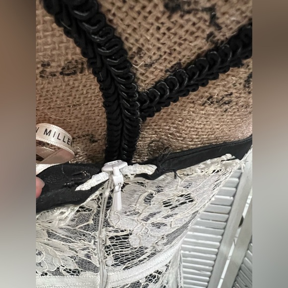 Karen Millen Lace Corset Dress Cream Black - Picture 10 of 17